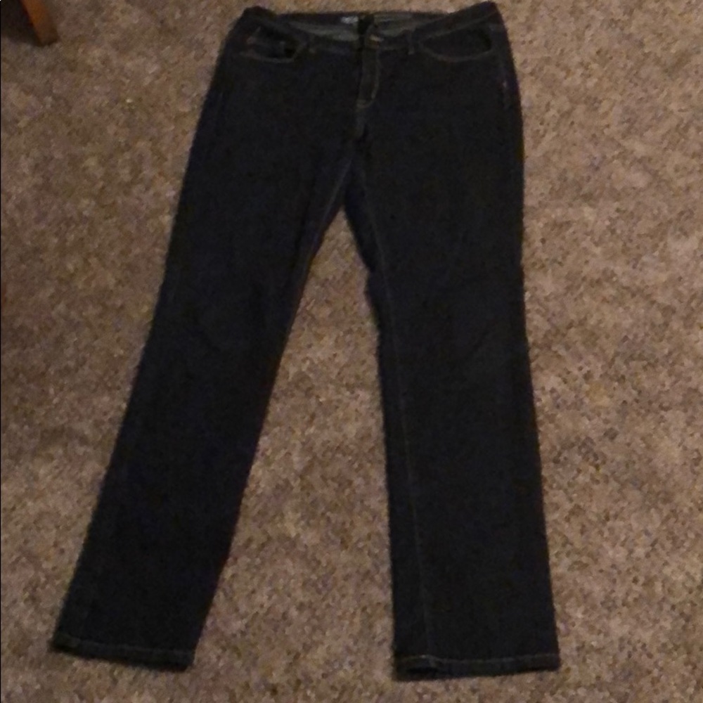 Like new dark wash straight leg jeans!